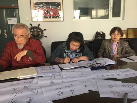 口述历史演讲团的学生在学汉语